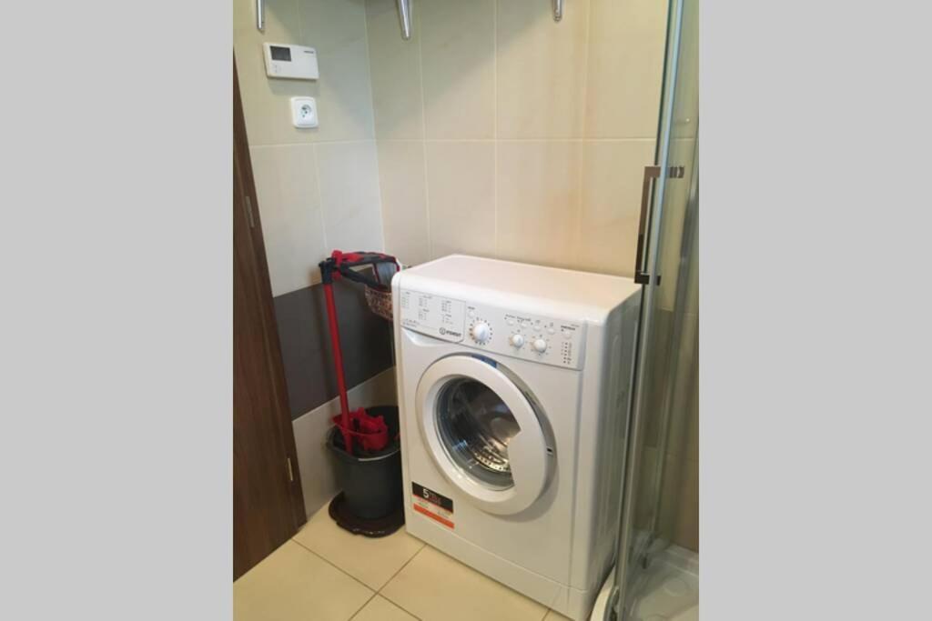 Prijemny Apartman Krovi V Rodinnem Domku Se Sdilenym Bazenem, Terasou A Zahradou Εξωτερικό φωτογραφία