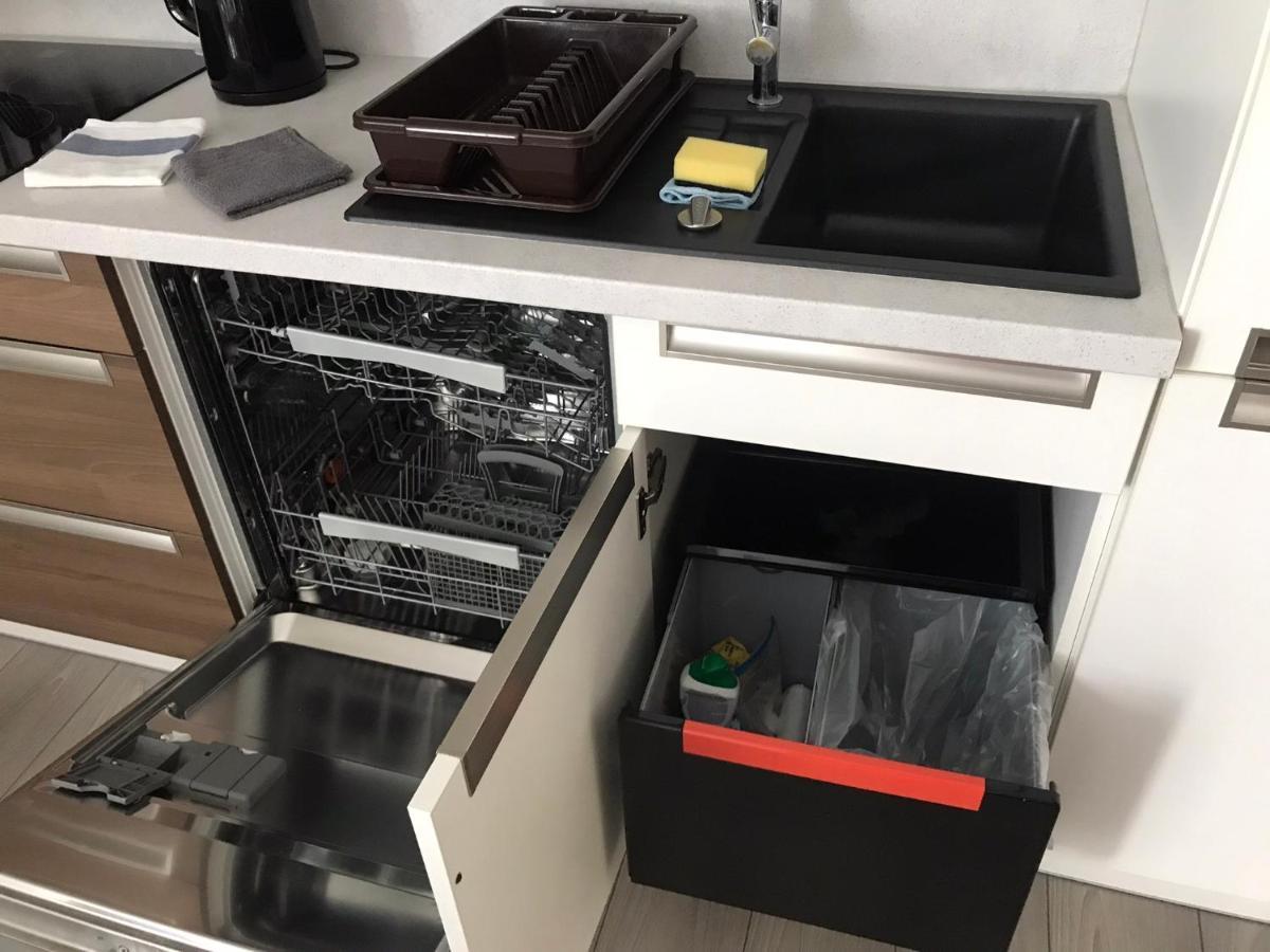 Prijemny Apartman Krovi V Rodinnem Domku Se Sdilenym Bazenem, Terasou A Zahradou Εξωτερικό φωτογραφία
