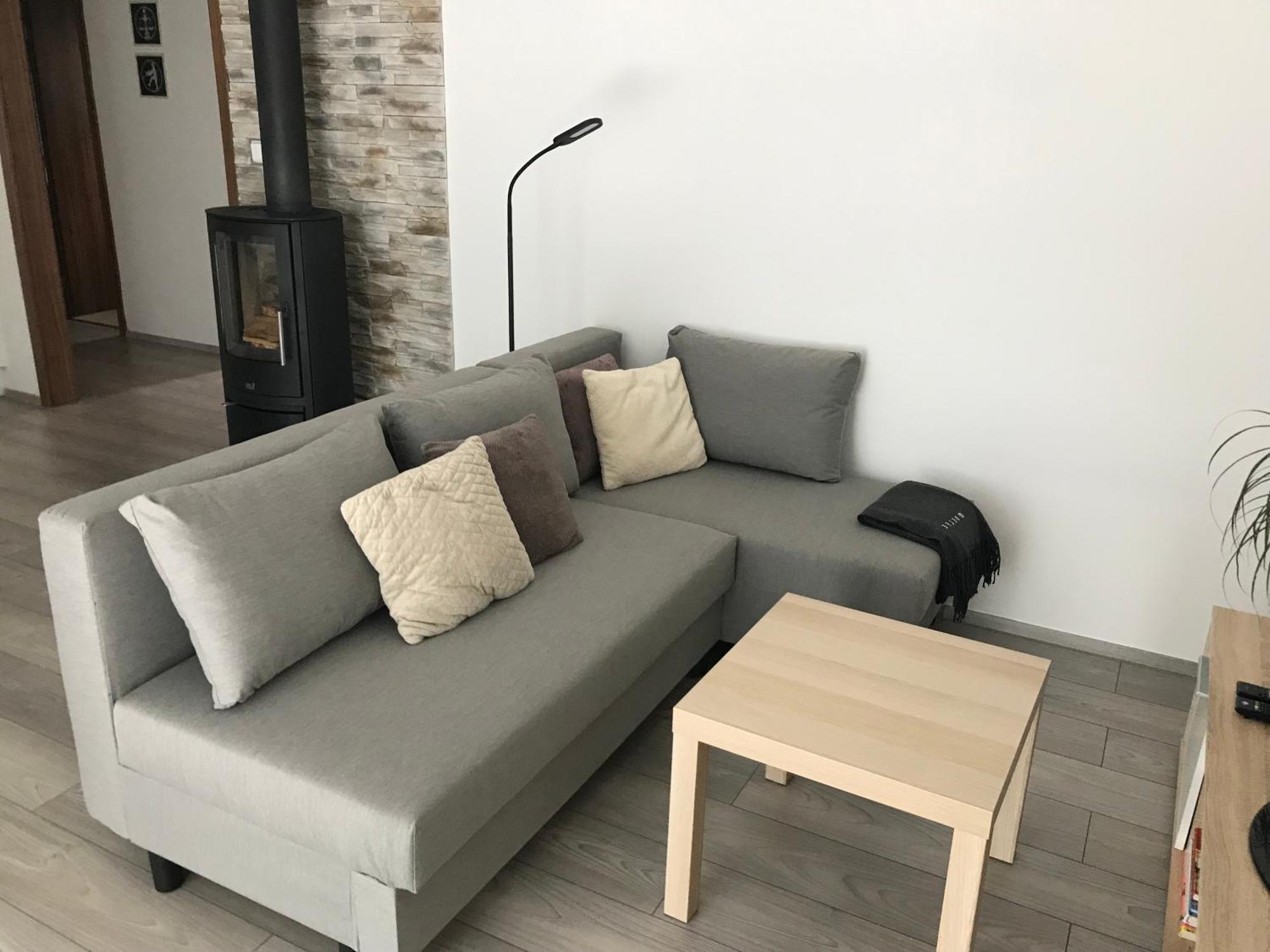 Prijemny Apartman Krovi V Rodinnem Domku Se Sdilenym Bazenem, Terasou A Zahradou Εξωτερικό φωτογραφία